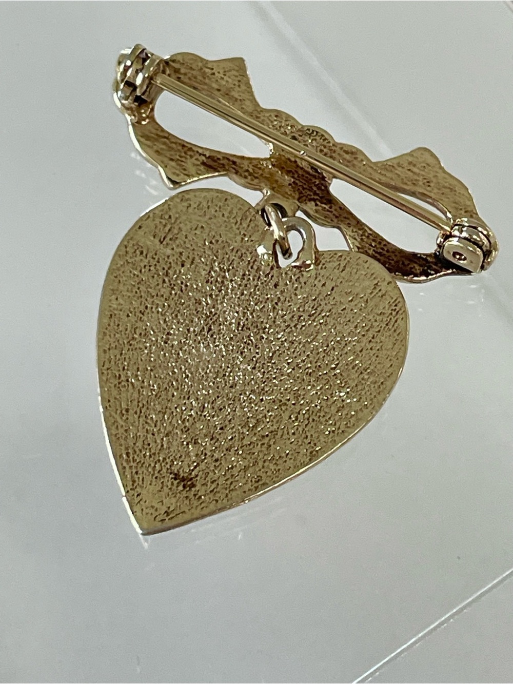 Vintage MCM Gold-Tone Heart-Shaped Dangling Brooch Pin - Picture 2 of 2
